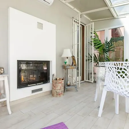 Elegant Triplex Townhouse With Luxe Terrace-3